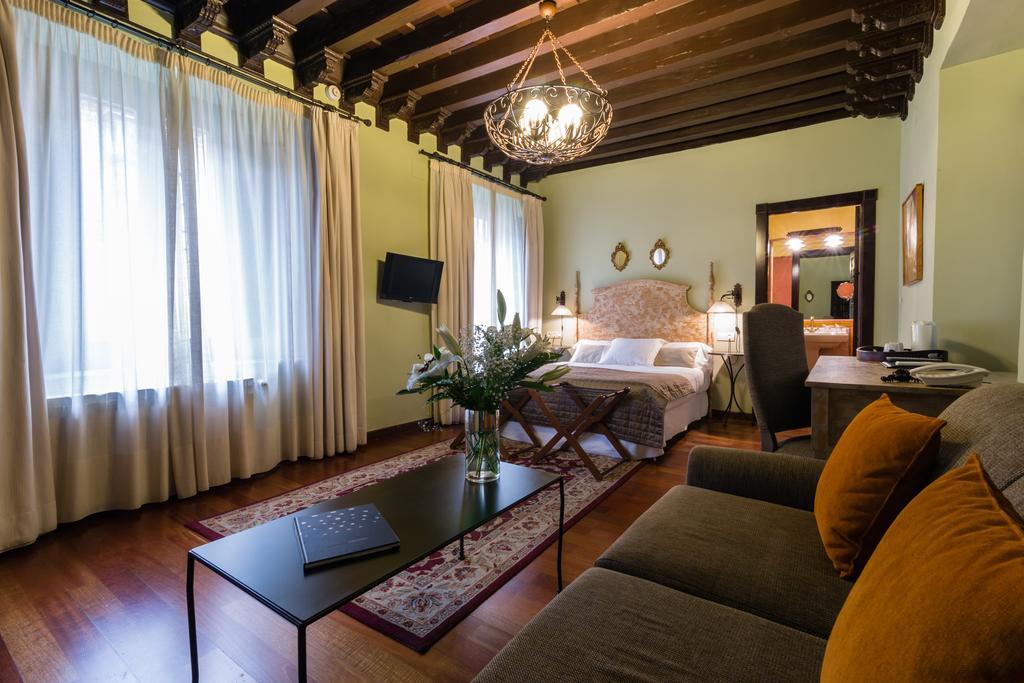 Palacio de Mariana Pineda Granada Habitación foto